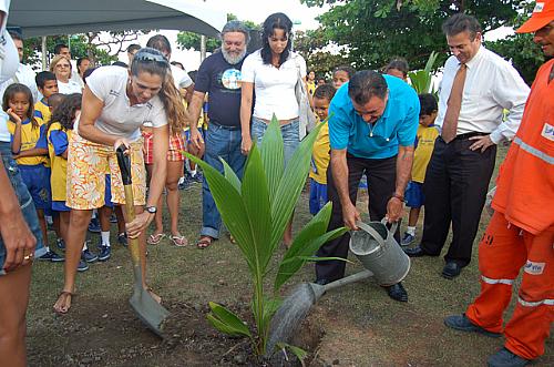 Prefeito participou de plantio na Pajuçara