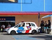 Policiais Militares reforçam segurança na entrada de supermercado