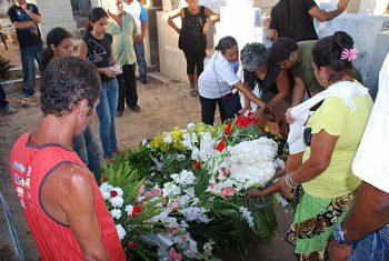 Sepultamento de Floraci Gomes foi no Cemitério Mãe do Povo