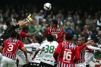 São Paulo pouco ameaçou a meta do goleiro Vanderlei no confronto