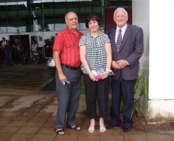 Pastor Larry Walker (D) desembarcou quinta-feira no Aeroporto Internacional Zumbi dos Palmares em sua terceira visita a Maceió