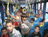 Alunos de escolas recebem ônibus equipados