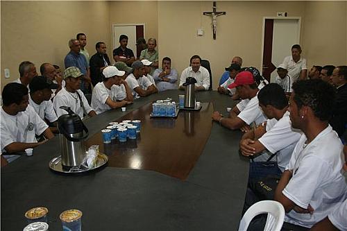 Prefeito Luciano Barbosa recebeu jogadores e dirigentes do ASA