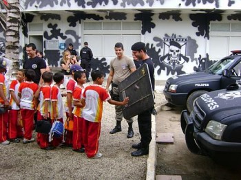 Visita faz parte da comemoração do dia do Soldado