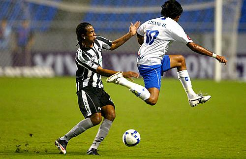 Júnior Dutra deu trabalho à zaga botafoguense e participou dos dois gols do Santo André