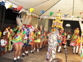 Escola Major Bonifácio recebe folguedos