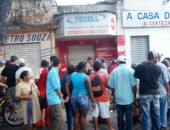 Morte de morador de rua atraiu a curiosidade de dezenas de pessoas