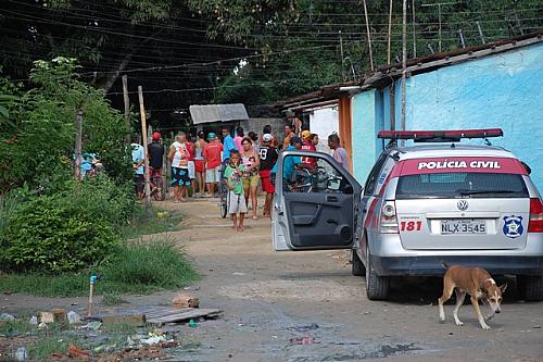 Vítima foi morta a facadas e foi parcialmente degolado