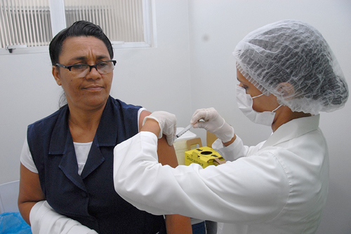 Profissionais de saúde foram os primeiros imunizados em Alagoas