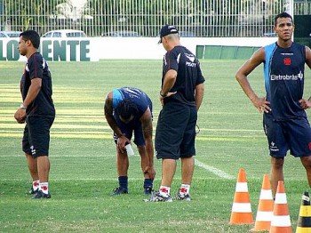 Carlos Alberto se queixava de dores na perna direita desde a última terça-feira