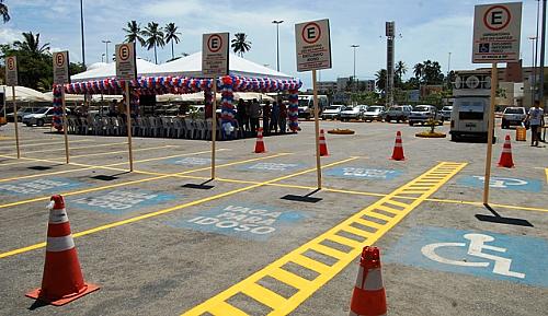 Estabelecimentos são obrigados a reservar vagas de estacionamento