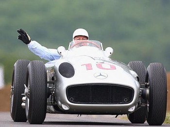 Mesmo com 80 anos, Stirling Moss se mantinha na ativa e participava de festivais como o de Goodwood