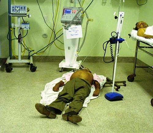 Fotos divulgadas pelo Sinmed expõem condições precárias das unidades de saúde do Estado