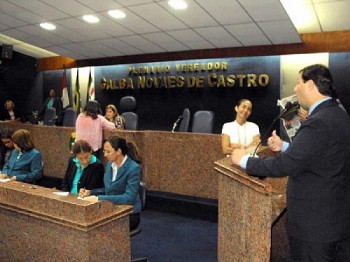 Presidente da Câmara, Dudu Holanda participa de debate sobre transferência de pescadores