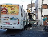 Colisão entre ônibus deixou 14 pessoas feridas