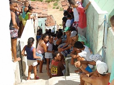 Clima de comoção entre moradores do Morro do Ari