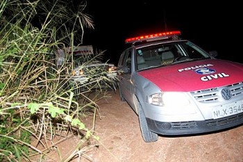 Policiais militares e funcionários do IML tentaram localizar corpo ainda na noite de ontem