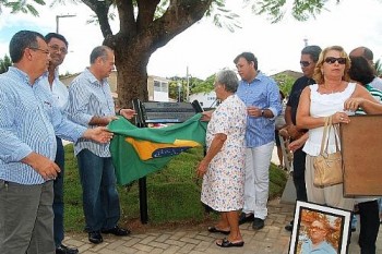 Renan e o vice-governador José Vanderley assistem ao culto com mensagem do bispo Crivella