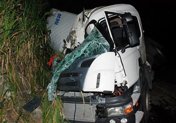 Segundo PRF, motorista teria perdido o controle e colidido contra barranco