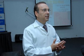 Roberto Figueiredo, conhecido como “Dr. Bactéria"