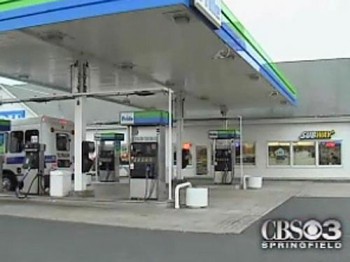 Imagem de TV local mostra o posto de gasolina em que ocorreu a tentativa de troca