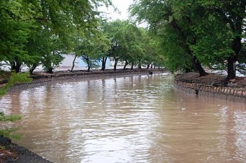 Mesmo sem chuva, céu permanece encoberto na orla de Maceió