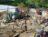 Na cidade de Quebrangulo, força das águas do rio destruiu construções ribeirinhas