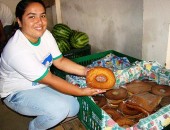 Jarby Honório fornece cerca de 100 Kg de bolos por mês ao município