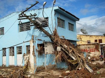 Eletrobras estima que mais de 300 postes foram destruídos no interior