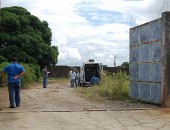 Material encontrado em terreno de transportadora foi apreendido para ser submetido à perícia