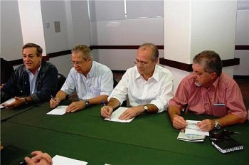 Lessa, Dirceu, Calheiros e Brito, provável vice do Chapão, em reunião política no fim de semana