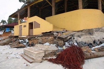 Barracas foram parcialmente destruídas por tempestade marítima