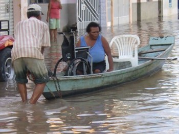 Apesar da trégua, as águas da chuva não conseguem escoar