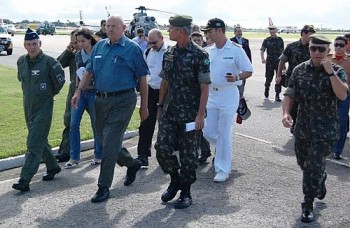 Ministro Nelson Jobim ficou chocado com a destruição no interior de AL após sobrevoo das áreas atingidas