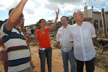 Ex-governador Ronaldo Lessa também visitou cidades atingidas pelas chuvas