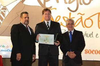 Prefeito Marx Beltrão recebe prêmio José Aprígio Vilela