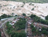 Rio Mundaú, em Rio Largo, transbordou e invadiu a cidade