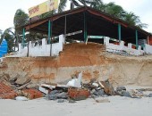 Barracas foram parcialmente destruídas por tempestade marítima