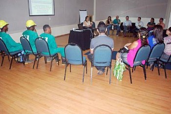 Reunião debate políticas para garantir inclusão social dos catadores