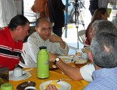 Almeida, Vilela e Márcio Fortes tomam café antes de inauguração do residencial