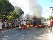 Catadores bloquearam os dois sentidos da AL 101 Norte