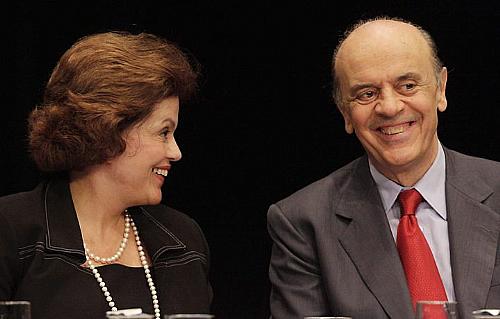 Dilma aparece na frente de Serra nas pesquisas