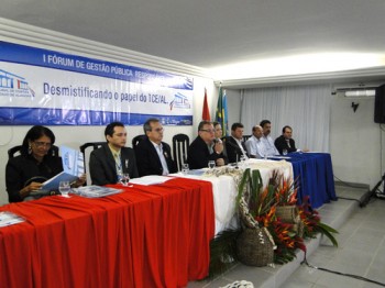 Conselheiros, prefeitos e técnicos participaram do seminário