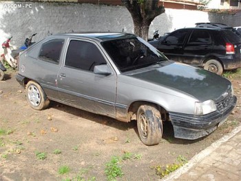 Kadett, ano 91/92, cor cinza e placa MUA 0393, de Maceió/AL