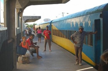 Tres urbanos voltam a circular até a estação de Utinga