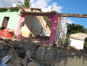 Em meio ao sentimento de perda, moradores tentam recuperar seus pertences