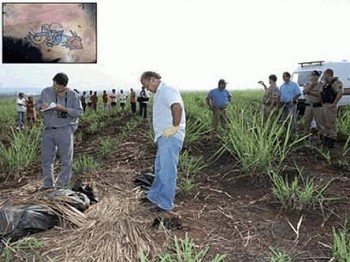 Mulher foi morta e enrolada em um plástico