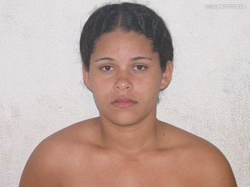 Michele e o namorado, de 17 anos, foram presos com droga e dinheiro