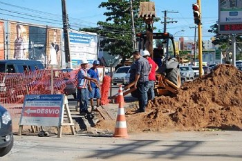 Trabalhador ficou ferido em acidente na Avenida Gustavo Paiva