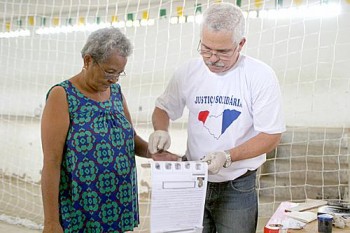 Vítima da enchente durante atendimento em São José da Laje